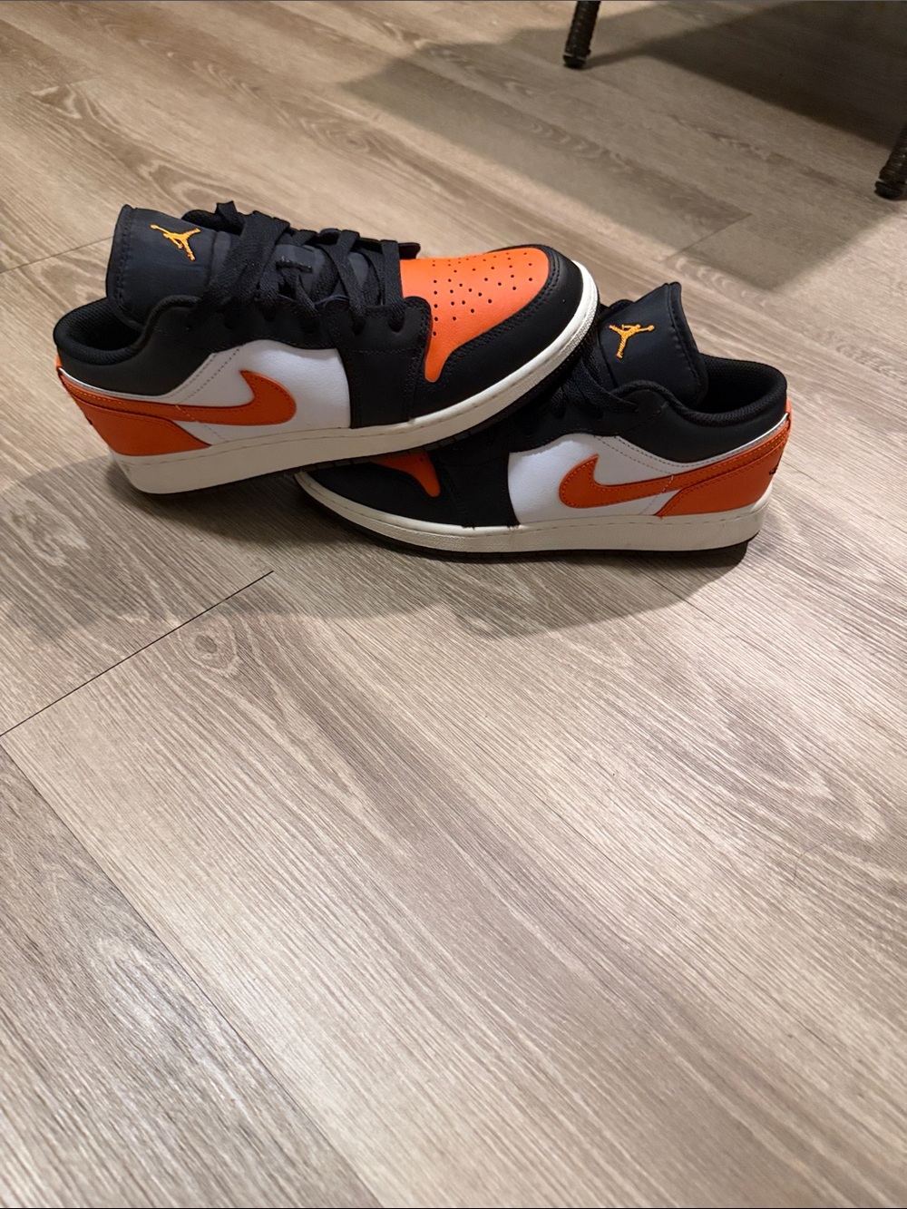 Jordan Low-Top Sneakers - Black/Orange/White